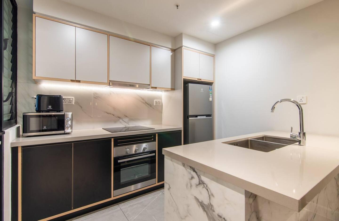Luxury 2 Or 3Br Apartment In Dist 1 N Pool, Gym, Airport Pickup Хошимін Екстер'єр фото