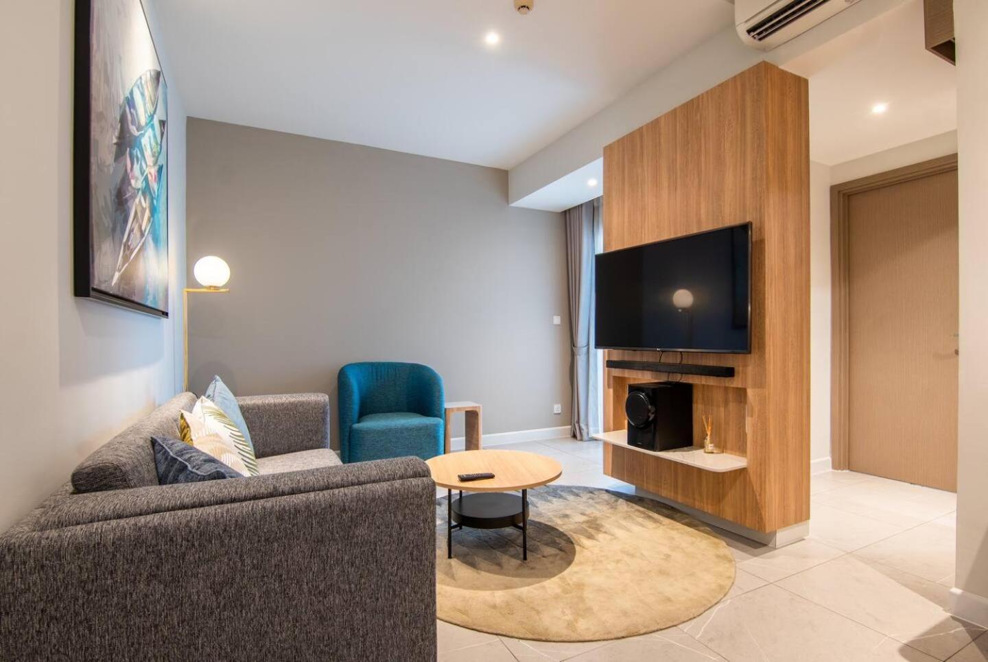 Luxury 2 Or 3Br Apartment In Dist 1 N Pool, Gym, Airport Pickup Хошимін Екстер'єр фото