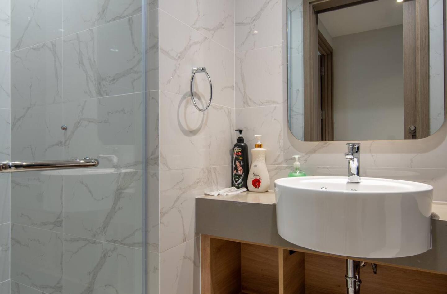 Luxury 2 Or 3Br Apartment In Dist 1 N Pool, Gym, Airport Pickup Хошимін Екстер'єр фото