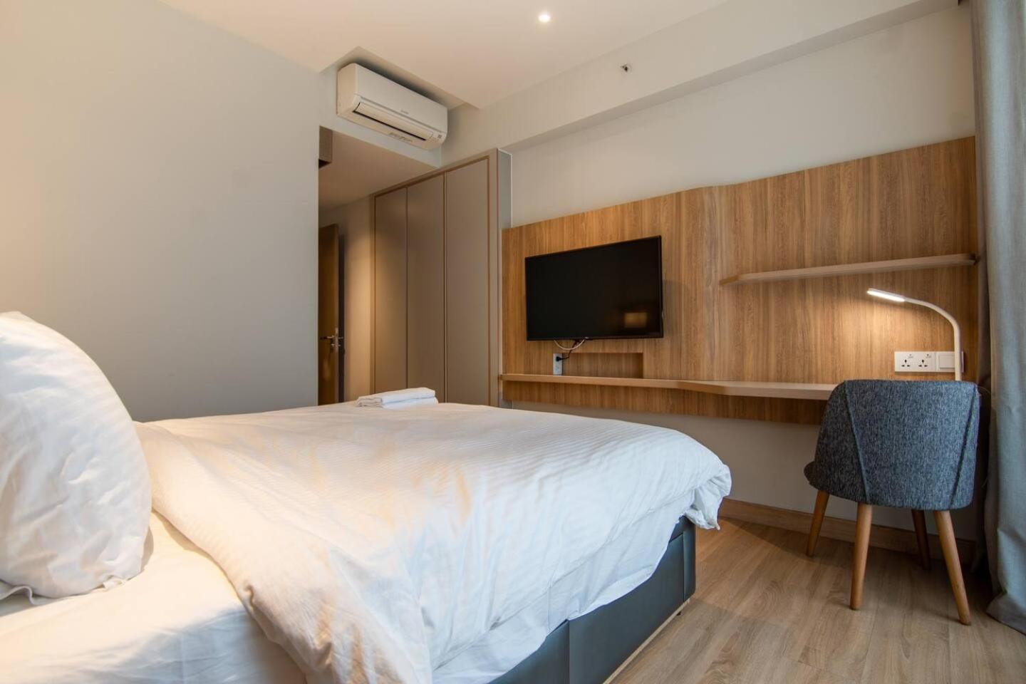 Luxury 2 Or 3Br Apartment In Dist 1 N Pool, Gym, Airport Pickup Хошимін Екстер'єр фото