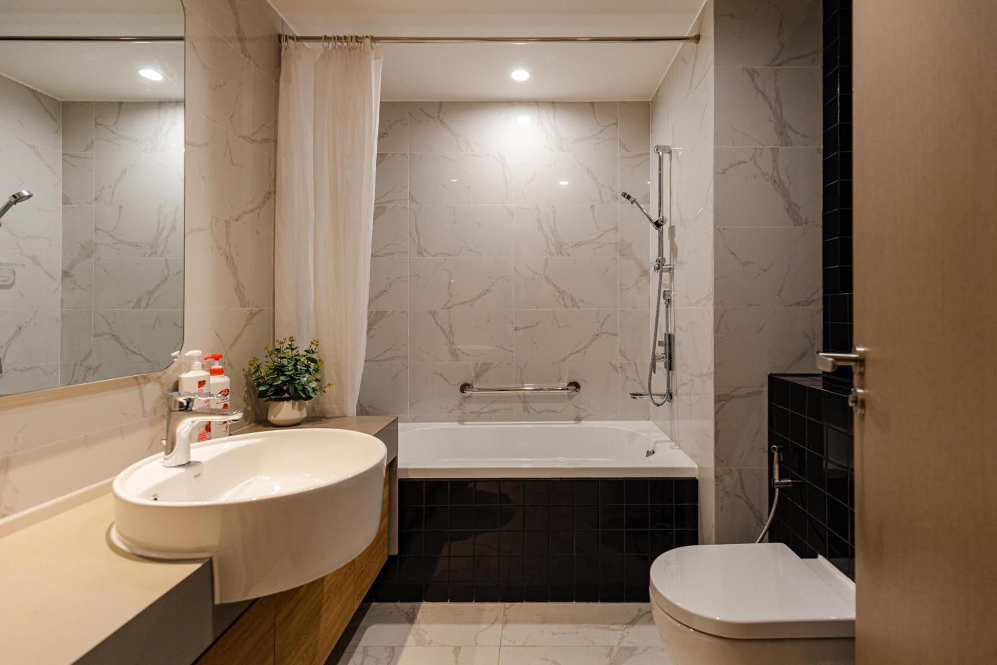 Luxury 2 Or 3Br Apartment In Dist 1 N Pool, Gym, Airport Pickup Хошимін Екстер'єр фото